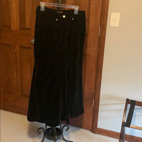 Bisou Bisou Dresses & Skirts - Bisou Bisou black velvet skirt